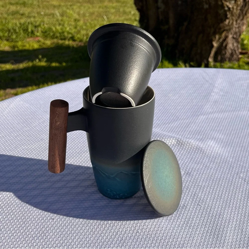 Ceramic tea mug and infuser, with lid. mountain landscape, wooden handle - Picture 6 of 9